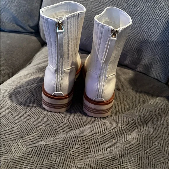 Chic White Zby Size 8 boots A00507 - Picture 4 of 8